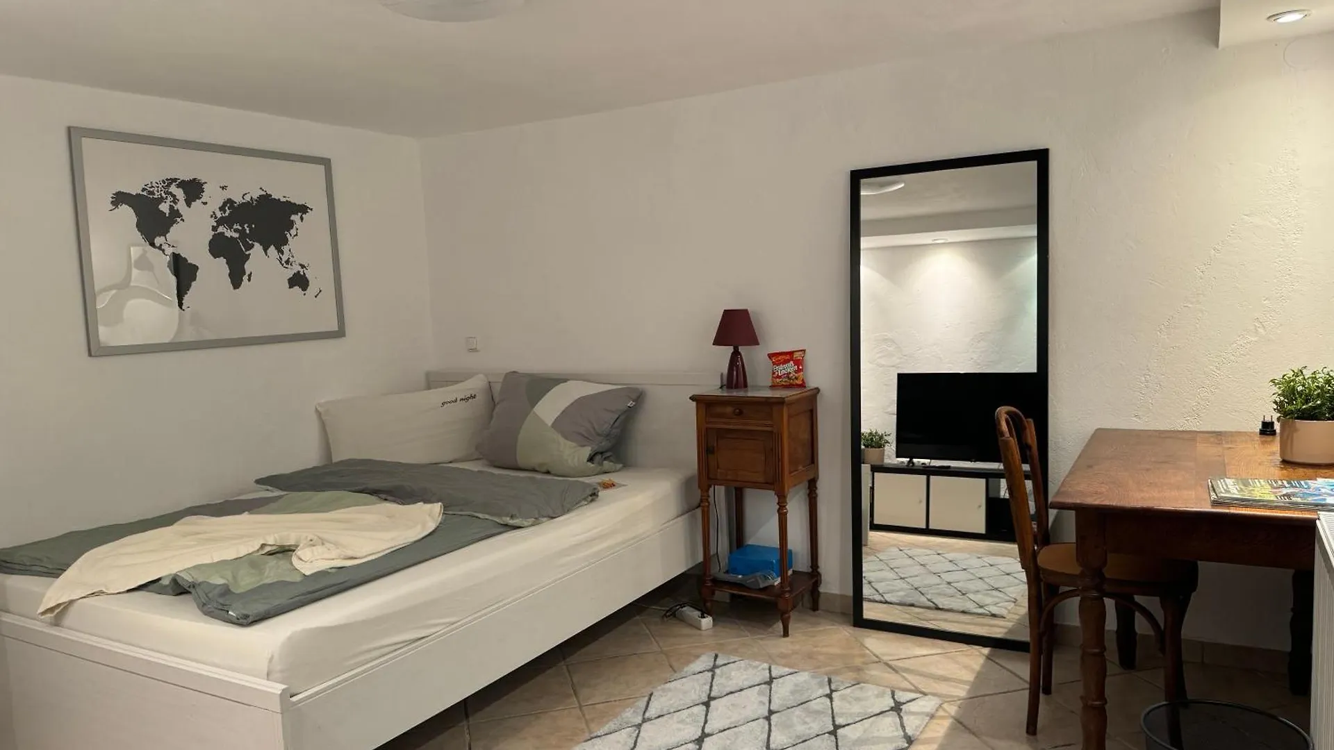 Souterrain Whg Im Einfamilienhaus -Zentral In Frankfurt contacts